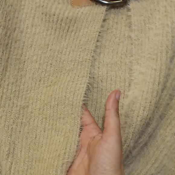 Super soft and cozy sweater - Picture 4 of 9